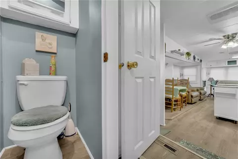 Bath - 140 Loop Cir, Westminster, SC 29693 photo 2 of 3