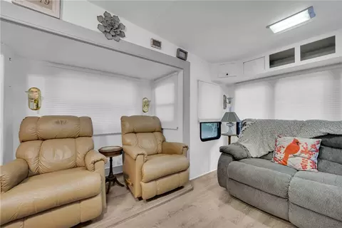 Living - 140 Loop Cir, Westminster, SC 29693 photo 3 of 3