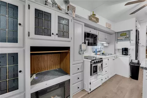 Kitchen - 140 Loop Cir, Westminster, SC 29693 photo 2 of 4