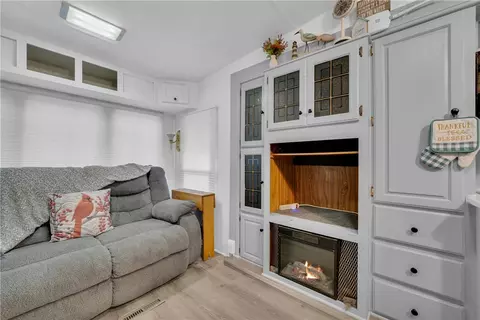 Living - 140 Loop Cir, Westminster, SC 29693 photo 1 of 3