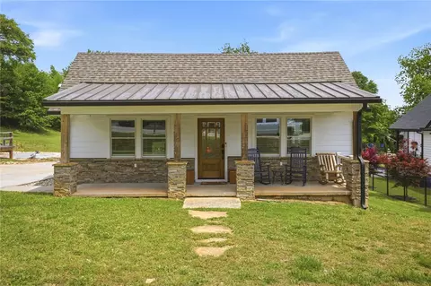 307 S Depot St, Seneca, SC 29678