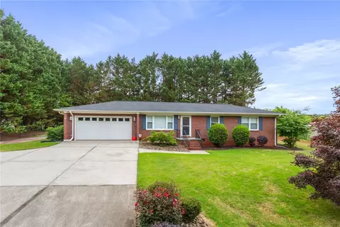 202 Keowee Trl, Seneca, SC 29672
