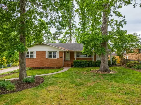 106 Oak Forest Dr, Greer, SC 29650