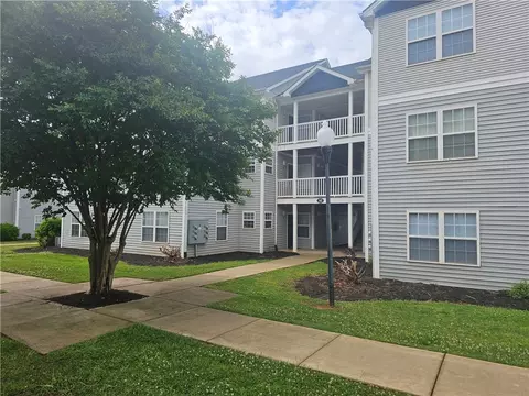 142 University Village Dr #L, Central, SC 29630