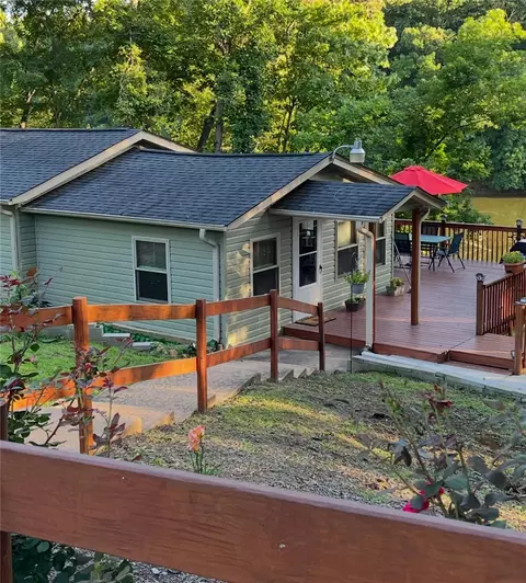 110 Lakeshore Ln, Seneca, SC 29678