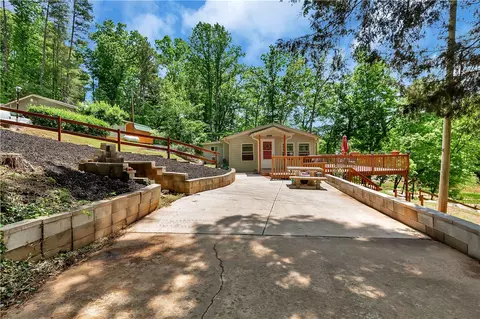 110 Lakeshore Ln, Seneca, SC 29678