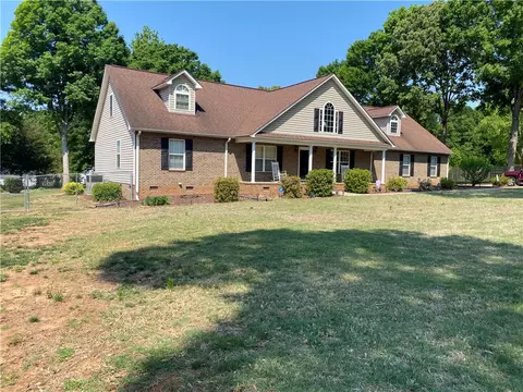 109 Whispering Pines Dr, Anderson, SC 29621