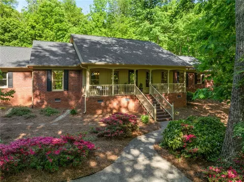40 Bald Rock Dr, Greenville, SC 29609
