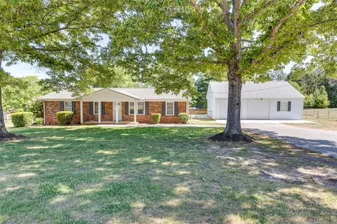805 Pelzer Hwy, Easley, SC 29642