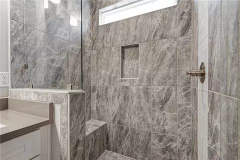 Bath - 210 Founders Blvd, Central, SC 29630 photo 2 of 3