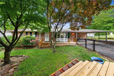 202 Kingsberry Dr, Easley, SC 29642
