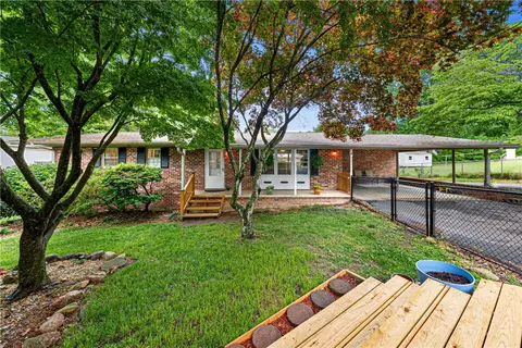 202 Kingsberry Dr, Easley, SC 29642
