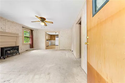 Living - 102 Robinson Ave, Easley, SC 29640 photo 1 of 4