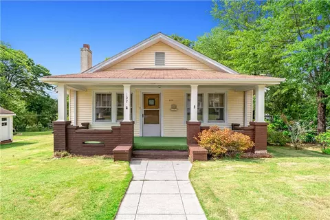 102 Robinson Ave, Easley, SC 29640