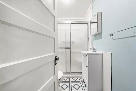 Bath - 102 Robinson Ave, Easley, SC 29640 photo 1 of 2