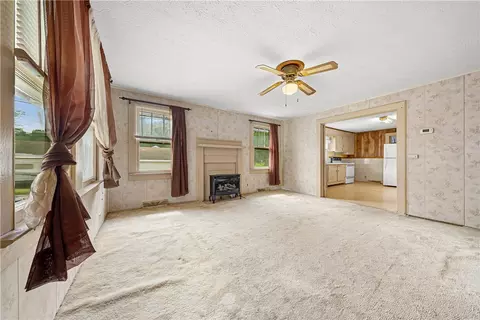 Living - 102 Robinson Ave, Easley, SC 29640 photo 2 of 4