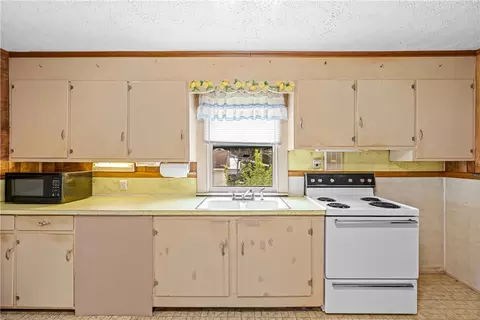 Kitchen - 102 Robinson Ave, Easley, SC 29640 photo 2 of 3