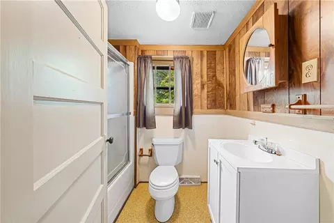 Bath - 102 Robinson Ave, Easley, SC 29640 photo 2 of 2