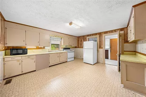 Kitchen - 102 Robinson Ave, Easley, SC 29640 photo 1 of 3