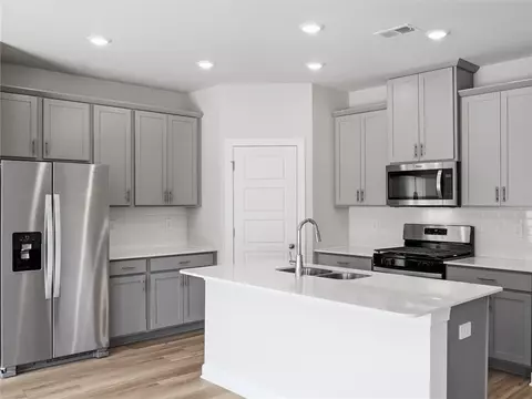 Kitchen - 1529 Switchback Cir, Moore, SC 29369 photo 1 of 2
