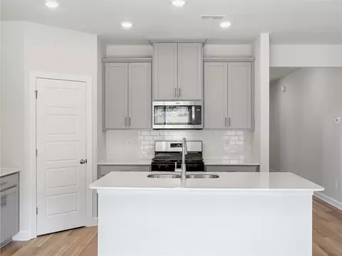 Kitchen - 1529 Switchback Cir, Moore, SC 29369 photo 2 of 2