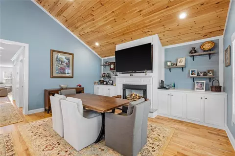 Dining - 1122 Midway Rd, Pickens, SC 29671 photo 2 of 4