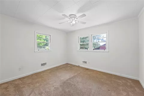 Bedroom - 514 E 518 E Fairplay Blvd, Fair Play, SC 29643 photo 7 of 8
