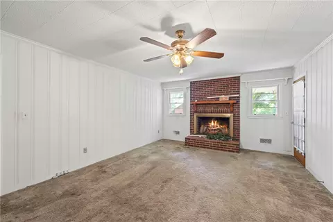 Living - 514 E 518 E Fairplay Blvd, Fair Play, SC 29643 photo 2 of 8