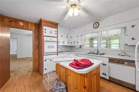 Kitchen - 514 E 518 E Fairplay Blvd, Fair Play, SC 29643 photo 3 of 5