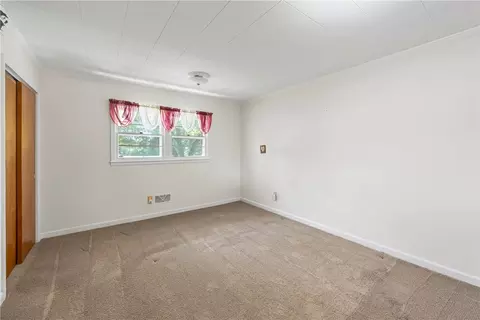 Bedroom - 514 E 518 E Fairplay Blvd, Fair Play, SC 29643 photo 5 of 8
