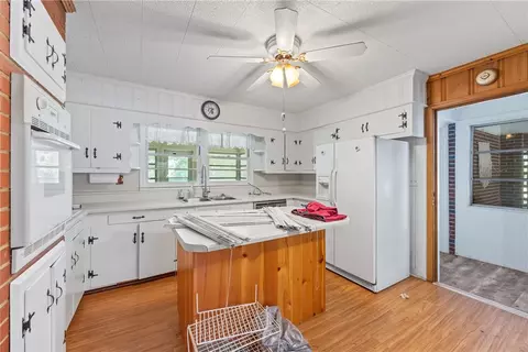 Kitchen - 514 E 518 E Fairplay Blvd, Fair Play, SC 29643 photo 2 of 5