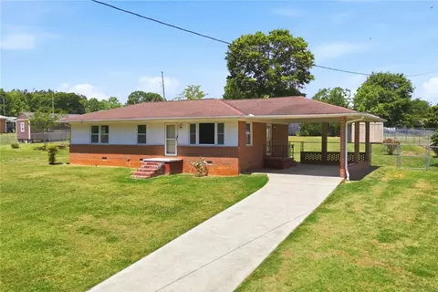101 Mountain View Dr, Walhalla, SC 29691