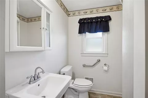 Bath - 101 Mountain View Dr, Walhalla, SC 29691 photo 4 of 4