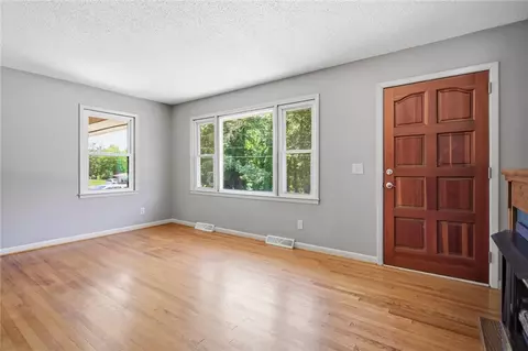 Living - 101 Mountain View Dr, Walhalla, SC 29691 photo 2 of 3