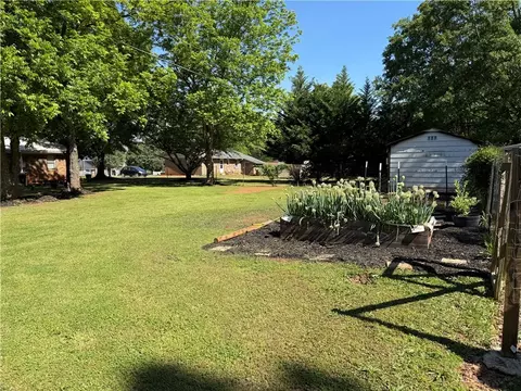 219 Lufkin Dr, Williamston, SC 29697 photo 4