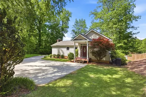 633 N Lake Dr, Salem, SC 29676