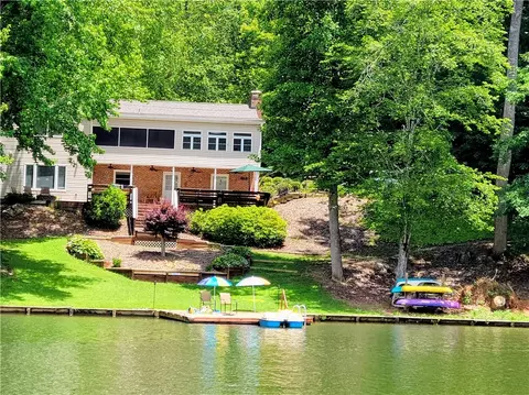 633 N Lake Dr, Salem, SC 29676
