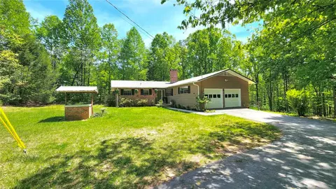 380 Honeysuckle Dr, Mountain Rest, SC 29664
