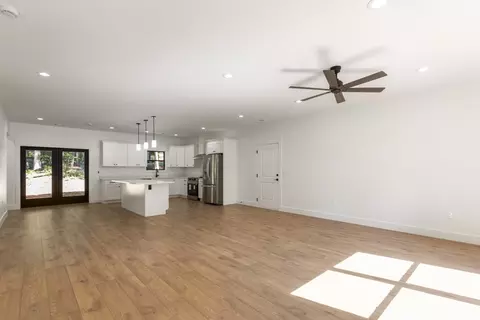 Living - 906 Fairfield Dr, Seneca, SC 29678 photo 1 of 3