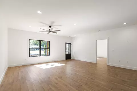 Living - 906 Fairfield Dr, Seneca, SC 29678 photo 3 of 3