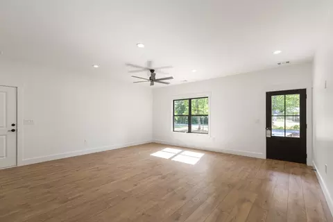 Living - 906 Fairfield Dr, Seneca, SC 29678 photo 2 of 3