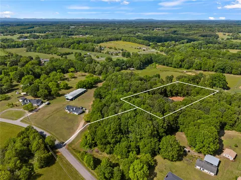131 Lockaby Rd, Pelzer, SC 29669 photo 2