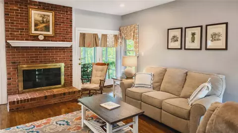 Living - 100 Camperdown Ct, Easley, SC 29642 photo 2 of 4