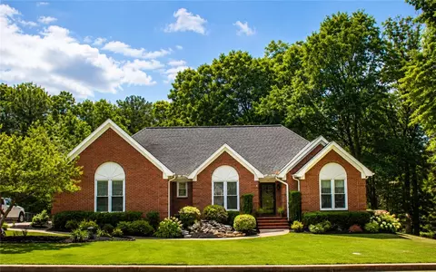 100 Camperdown Ct, Easley, SC 29642