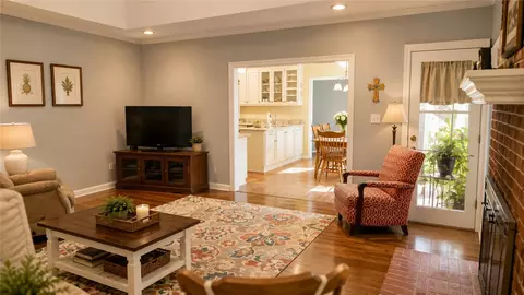 Living - 100 Camperdown Ct, Easley, SC 29642 photo 4 of 4