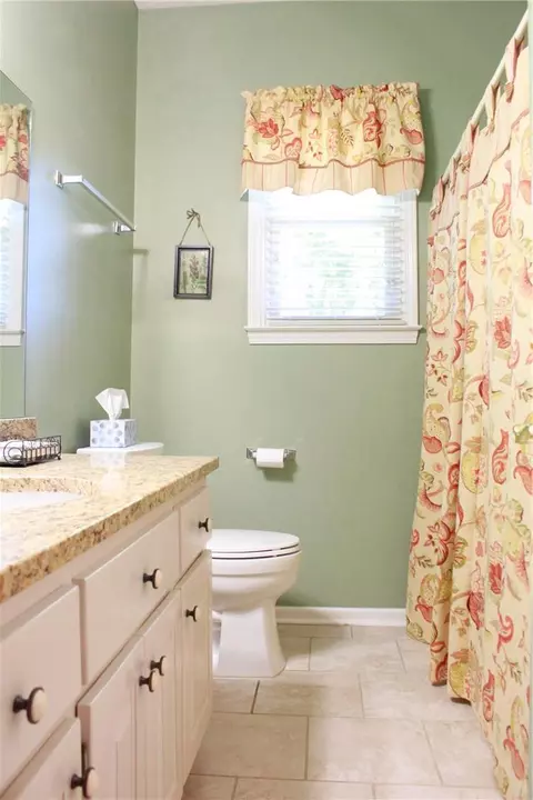 Bath - 100 Camperdown Ct, Easley, SC 29642 photo 2 of 2