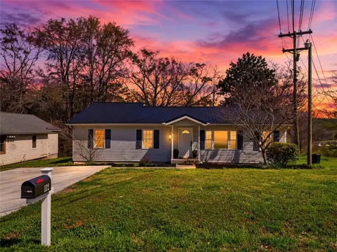 112 Newry Rd, Seneca, SC 29672