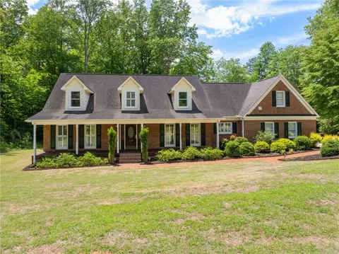 208 Cedar Dale Dr, Central, SC 29630