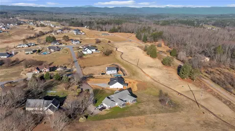 View/Area - 2009 Aberdeen Ln, Walhalla, SC 29691 photo 3 of 6