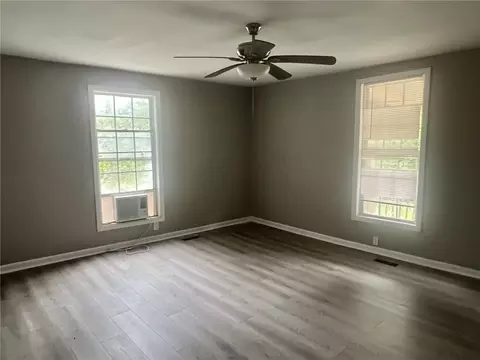 Living - 301 Hammett St, Honea Path, SC 29654 photo 3 of 3